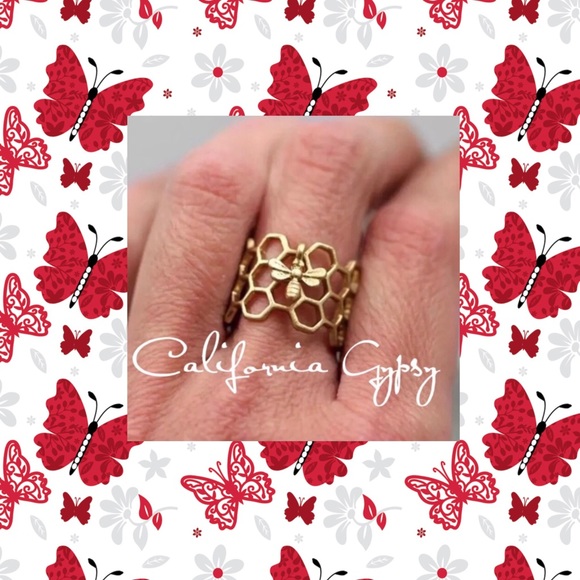 Unbranded Boutique Jewelry - Honeycomb Bee Charm Ring 🐝